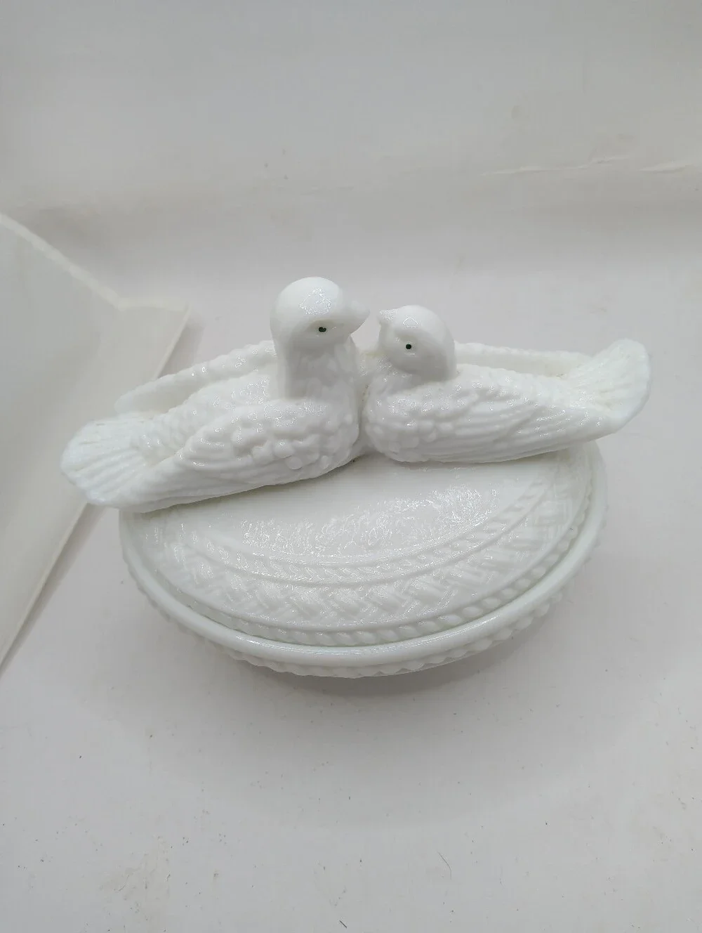 Vintage Westmoreland Milk Glass Love Birds Doves Kissing Covered Dish Bowl